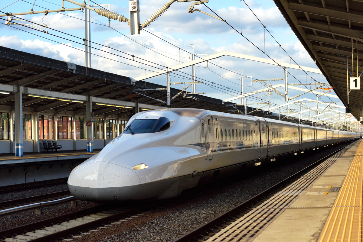 Yasの写真保存庫2016年8月23日　新幹線撮影　夕方の新倉敷駅コメント