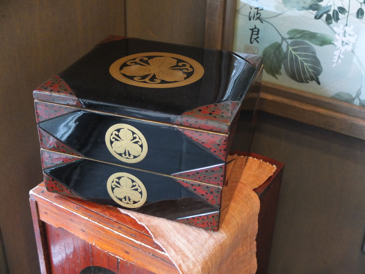 木製の丸い重箱 貴重 工芸品