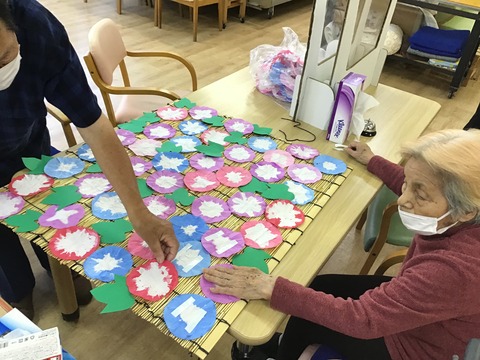 デイサービスやさと 特別養護老人ホームやさとより愛を込めてヽ ノ