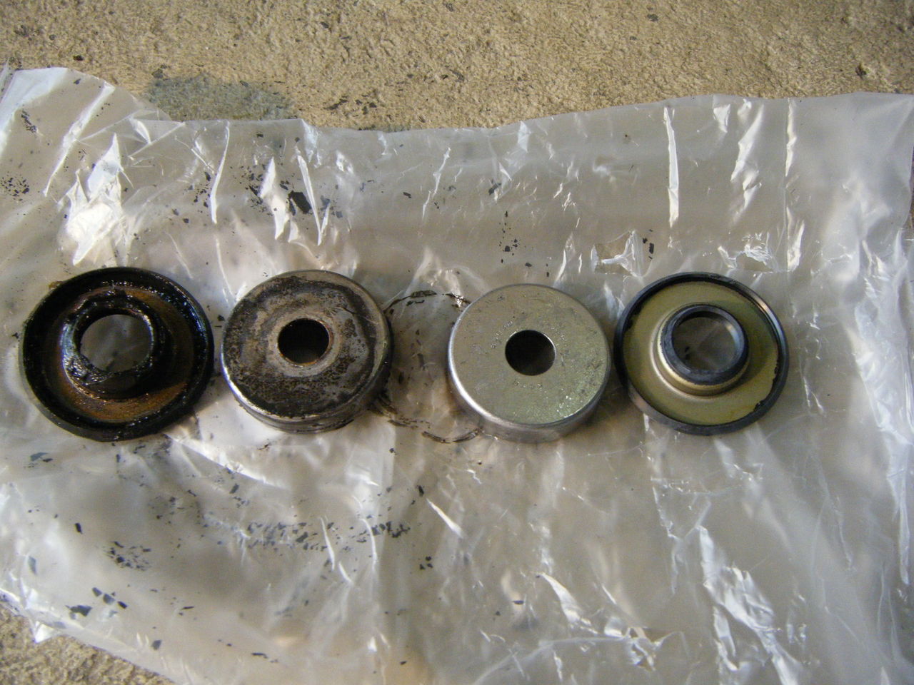 B110サニーB122サニトラ用 ピロアッパーマウント