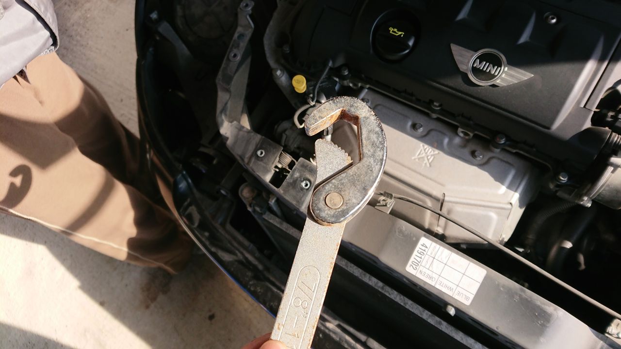 MINI R56 ファンベルト交換 : Rの魂 MINI R56 ファンベルト交換 : Rの魂