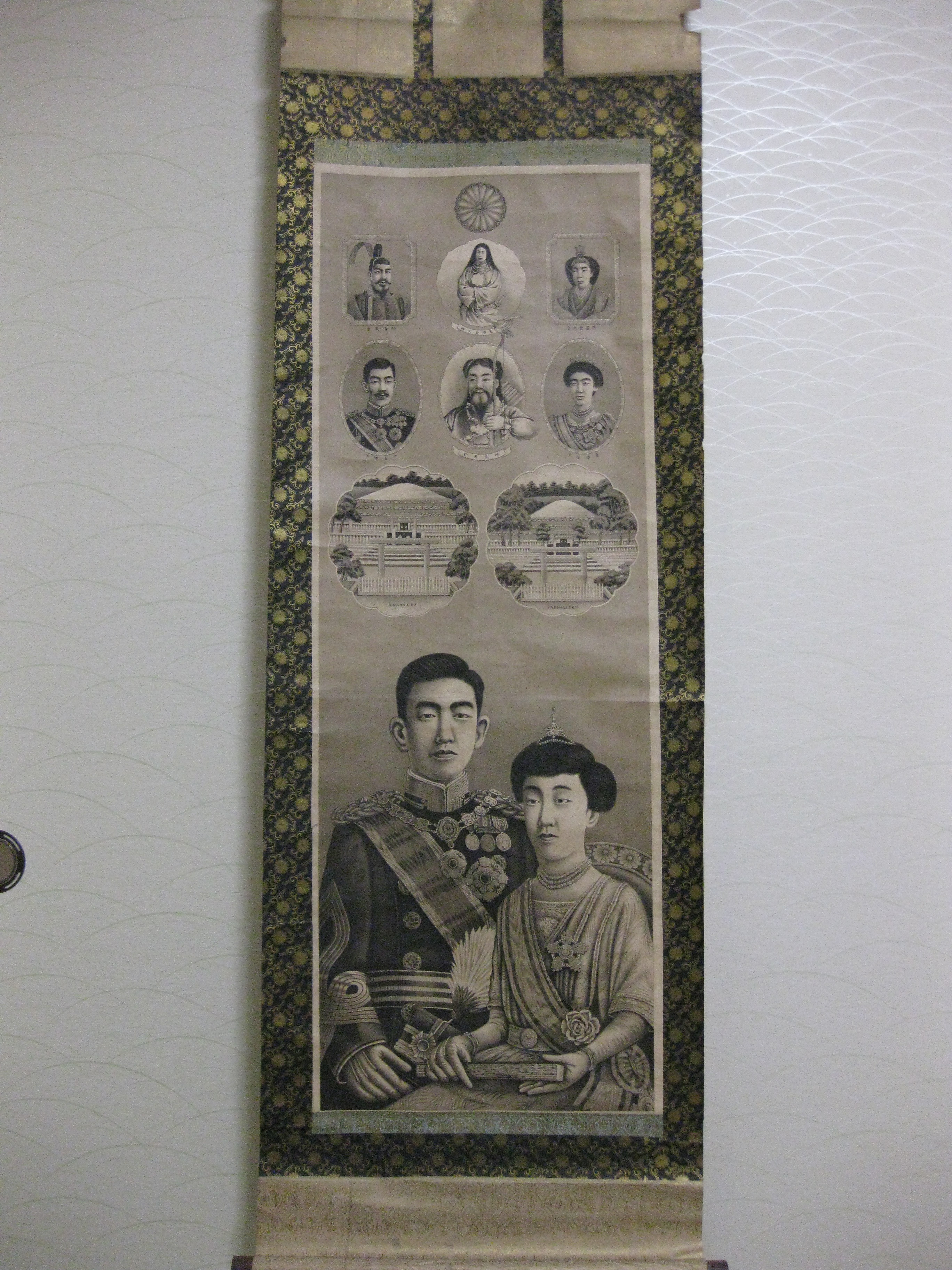 明治天皇 昭憲皇后 立像写真掛軸 220cm 温か 明治天皇 昭憲皇后 立像写真掛軸 220cm 温か