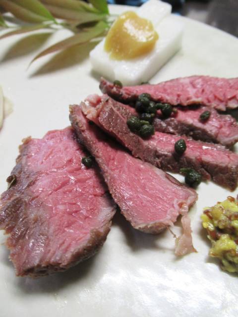 奥様 鴨が苦手とお聞きしました 牛肉を低温調理 いたしました お口に合えば幸いです ホンマに けっこうやなぁ 奥様 鴨が苦手とお聞きしました 牛肉を低温調理 いたしました お口に合えば幸いです ホンマに けっこうやなぁ