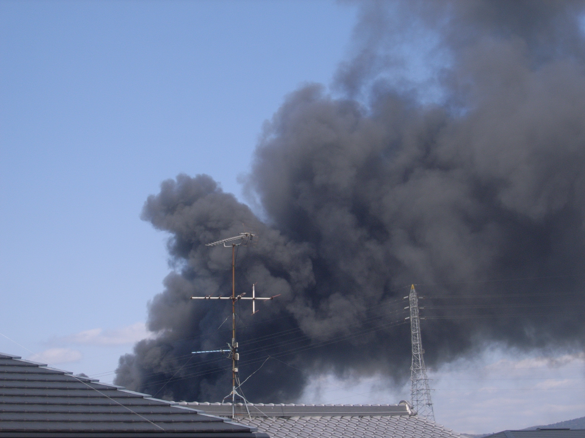 火事 奈良県生駒市の屋根工事店 安井瓦店はこんな感じです