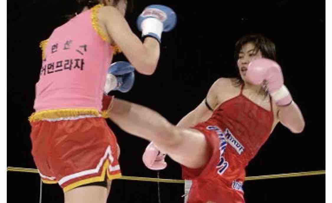 女子キックボクサー : ヤスケン膝蹴り日記