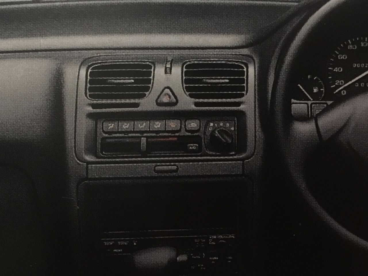 雨の多い季節に気になること マニュアルエアコンとフロントトランクスイッチ 帰ってきた スキーヤーは幌付車の夢をみるか