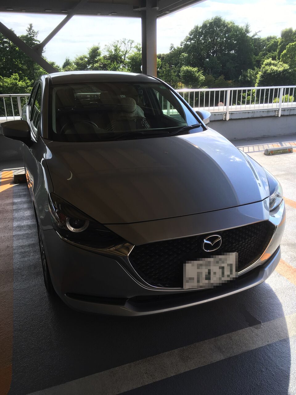 マツダ2とトヨタ アクア カーシェアでハイブリッド車を選びたくない理由 帰ってきた スキーヤーは幌付車の夢をみるか