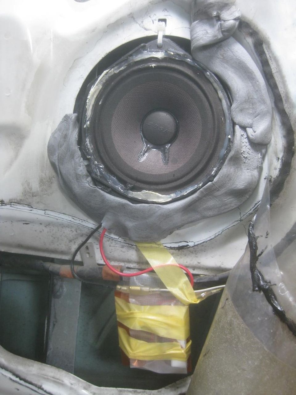 ドアスピーカーをｂｏｓｅに交換 お祭好きの電気屋 岡電のブログ