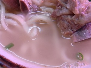 ソーキそばのスープアップ