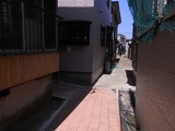 路地のような階段国道2