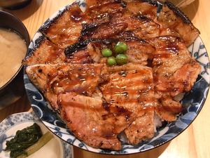 春日部十勝亭豚丼どんぶりアップ