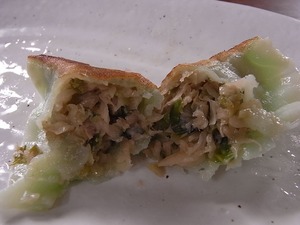 しそ餃子を切ったところ