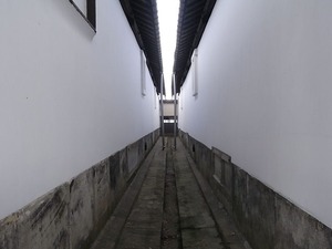 山居倉庫 酒田夢の倶楽 黒壁の倉庫群の倉庫側面のアップ