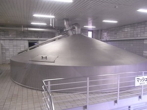 ニッカウヰスキー宮城峡蒸留所仕込棟の中の様子