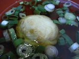 ネギ入りダシに明石焼きを入れたところ
