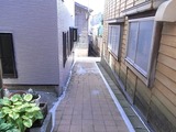 路地のような階段国道3