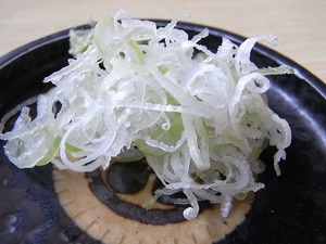 加須うどんよしもと 肉みそうどんのネギとわさび