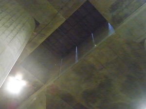 首都圏外郭放水路庄和排水機場 地底探検ミュージアム龍Q館 地下回廊重機用開口
