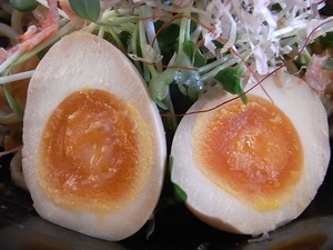 鶏そばや竜神洞まぜそばの半熟たまご