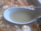 永華のラーメンのスープ