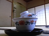 フタを傾けた状態