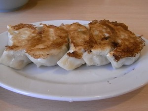 佐野ラーメンおぐら屋の大きな餃子