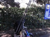三脚を載せたレンタル自転車アップ