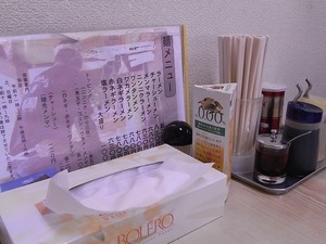テーブル上の調味料たち