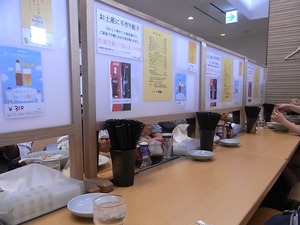 佐野ラーメン らーめん大金 新店舗のカウンター席