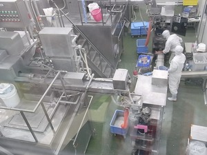 富岡製糸場近くの新名所 こんにゃくパーク内しらたき製造室の様子