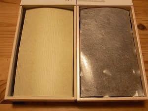 赤福とお福餅のフタを開けたところ