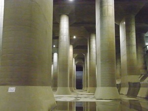首都圏外郭放水路庄和排水機場 地底探検ミュージアム龍Q館 地下回廊巨大列柱3