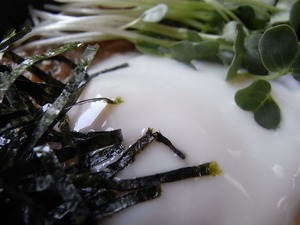 加須うどんよしもと 肉みそうどんの半熟たまご