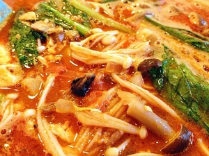 青竹手打ちラーメン桐生宿のとまとラーメントッピングアップ1