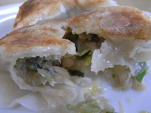 餃子を割ったところ
