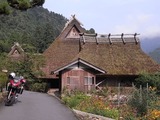 TDMと茅葺き屋根