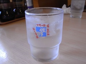 佐野ラーメンおぐら屋の水