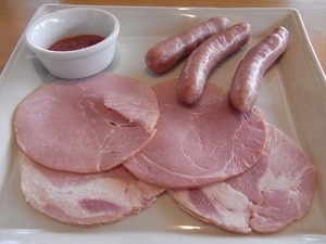 ハムとソーセージの盛り合わせ