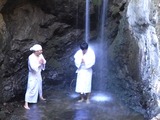 大悲の滝で滝行2