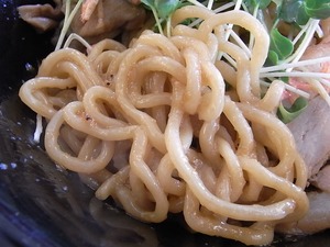 鶏そばや竜神洞まぜそばの麺アップ