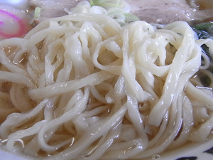 麺屋ようすけ 麺のアップ1