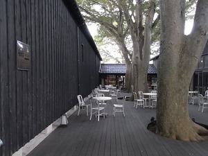 山居倉庫 酒田夢の倶楽 黒壁の倉庫群の中に設けられたカフェテラス