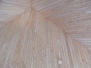 板張りの天井