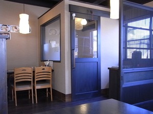 佐野ラーメン新斬の内観ドア