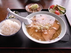 佐野ラーメン岳乃屋のラーメン登場