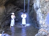 大悲の滝で滝行1