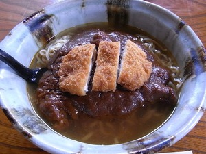 民宿食堂おふくろのカツカレーミックスラーメン全体