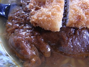 民宿食堂おふくろのカツカレーミックスラーメンカレーのアップ