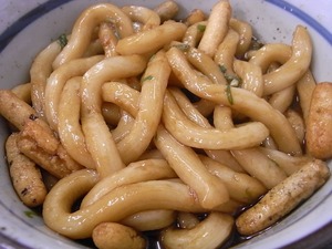 伊勢うどんと田舎あられを混ぜたところ