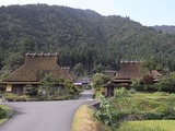 北村の茅葺き屋根群1